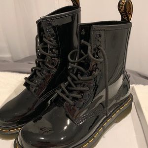 Dr. Martens 1460 COMBAT BOOT - WOMEN'S patent